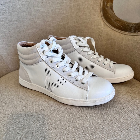 Vionic Other - Vionic Mott Malcom Leather, white high top sneakers, S-10. Great condition!